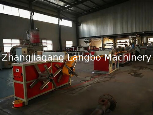 Aktueller Firmenfall über Produktionslinie für PVC-Wasserstopperprofile