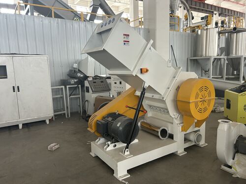 Aktueller Firmenfall über Produktfall: Kunststoffschredder für brasilianischen Recyclingkunden