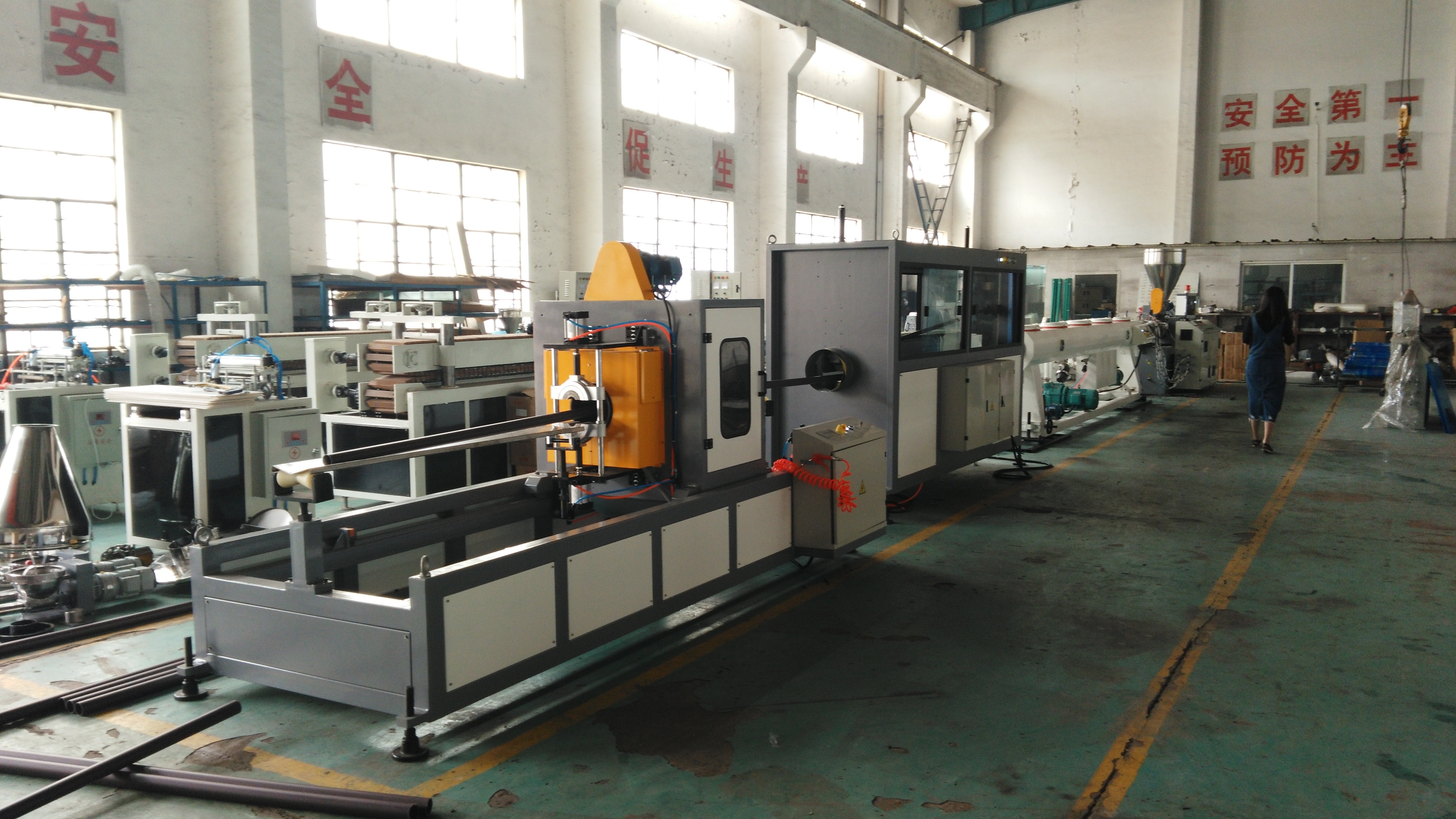 Aktueller Firmenfall über PVC-Rohrextrusionslinie DN110–DN250