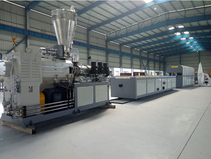Aktueller Firmenfall über Entwickelt für die Wüste: Lieferung einer WPC-Extrusionslinie für Decking in Ägypten