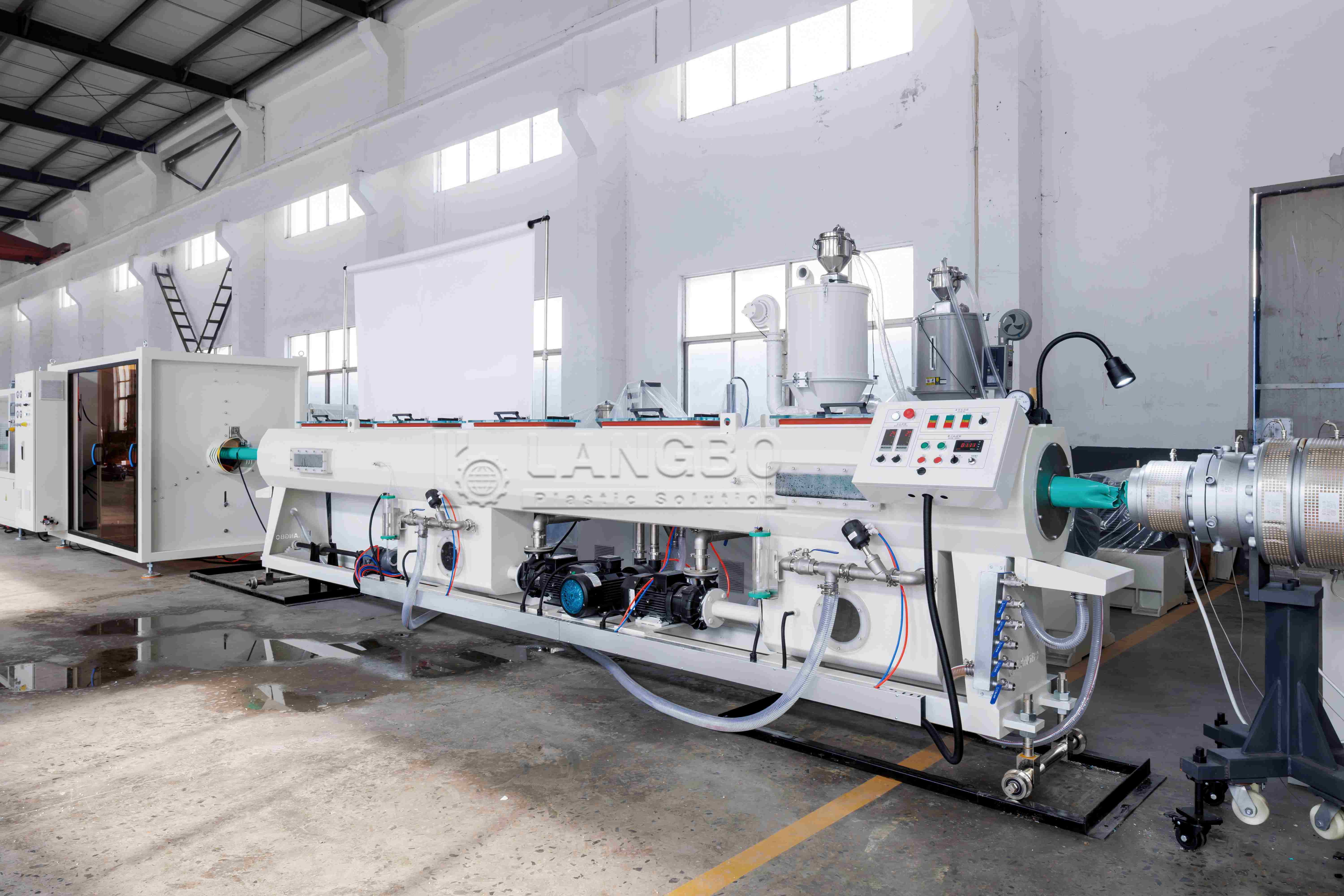 Aktueller Firmenfall über 68-160 mm PVC-ABA-Rohr-Extrusionslinie für die Infrastrukturröhreherstellung im Vereinigten Königreich