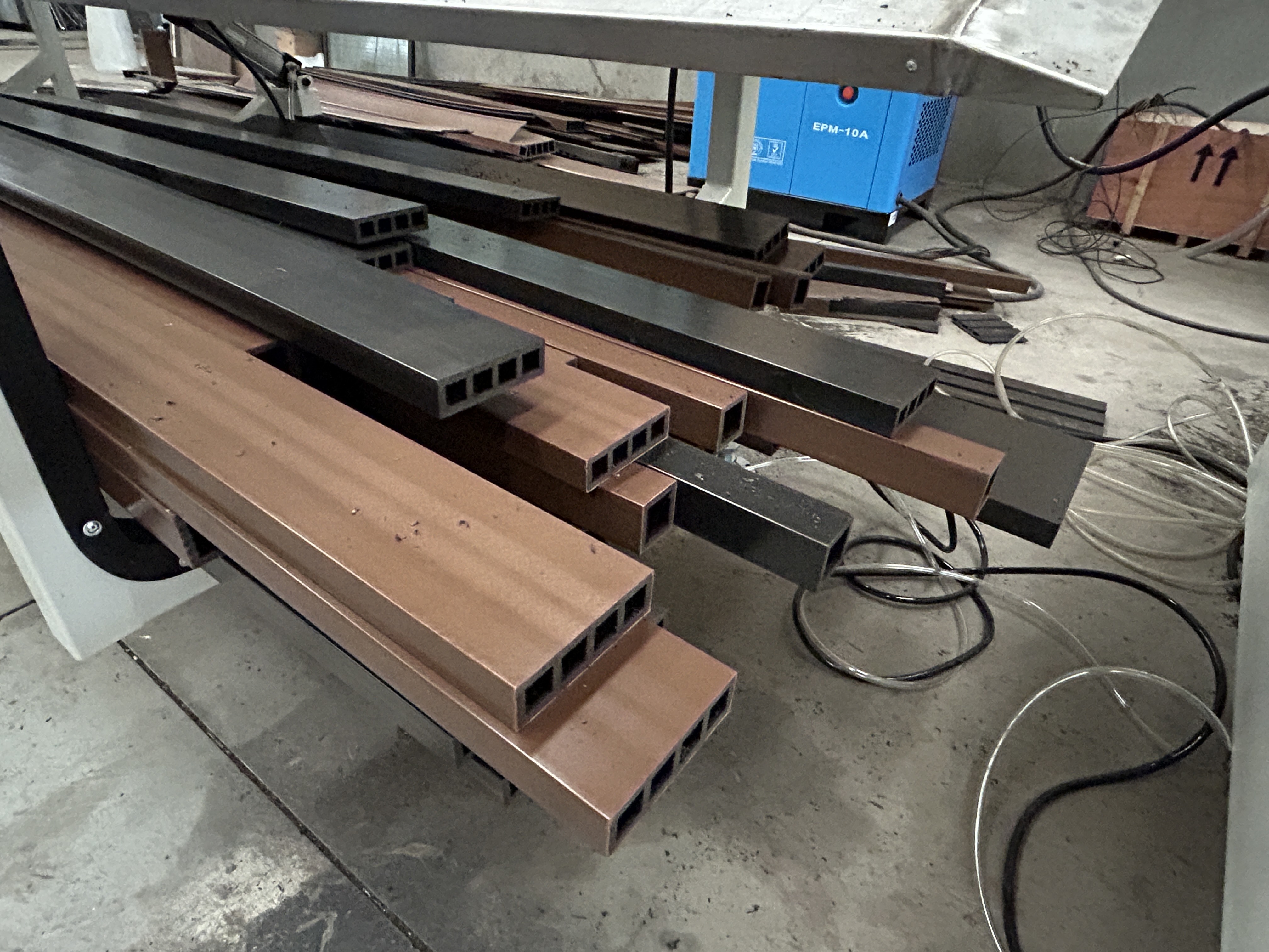 Aktueller Firmenfall über Building a WPC Decking Manufacturing Solution for Outdoor Flooring Applications in Romania