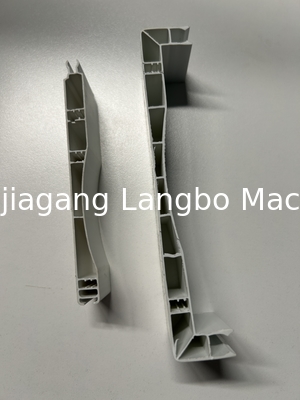 Qualität  51/105 22kw Curtain PVC Profile Extrusion Line Conical Twin Screw Fabrik