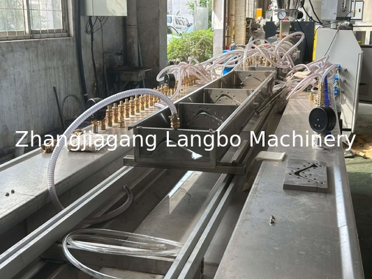 Anpassung von Plastik-PVC-Fensterzaun-Wandplatten Profil Extrusionsmaschine Produktionslinie