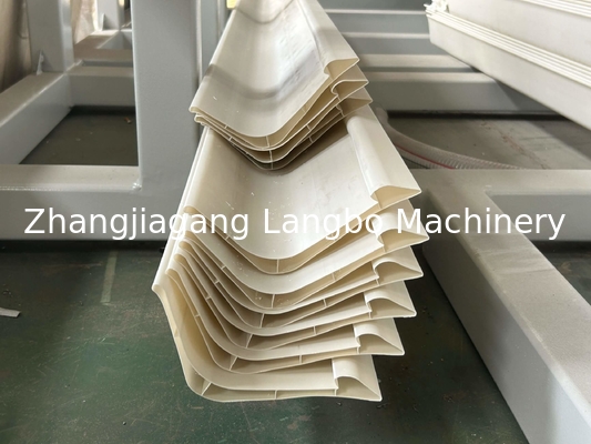Produktionslinie für die Extrusion von PVC-Profilen mit spezieller Form 22KW 1180MM