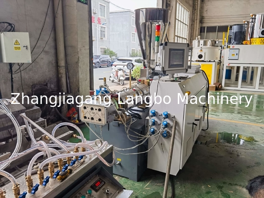 Anpassung von Plastik-PVC-Fensterzaun-Wandplatten Profil Extrusionsmaschine Produktionslinie