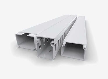 PVC-KABEL-ROHR-KANAL, DER MASCHINE MIT PLC-TOUCH SCREEN STEUERUNG HERSTELLT