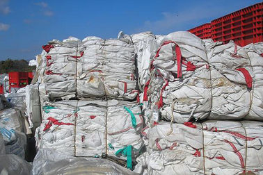 PLASTIK, DER PELLETISIERUNGS-LINIE MIT EINGEBAUTER AGGLOMERATIONS-MASCHINE AUFBEREITET