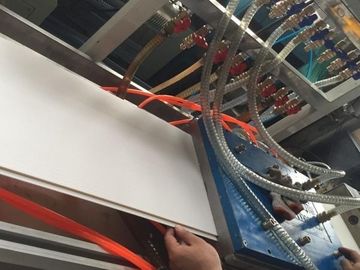 300mm PVC-Profil-Verdrängungs-Linie mit konischem Doppelschneckenextruder
