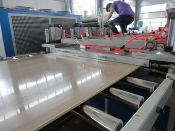 PVC-Deckenplatten-Produktionslinie Automatische Extrusionsmaschine zur Herstellung von Kunststoffplatten