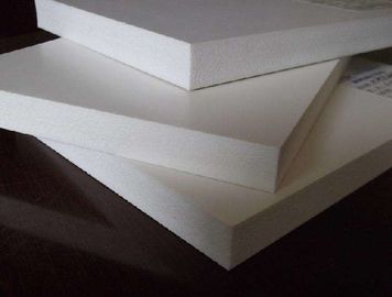 1220 x 2440mm WPC/PVC-Schaum-Brett-Verdrängungs-Linie Doppelt-Seitenenthäutung