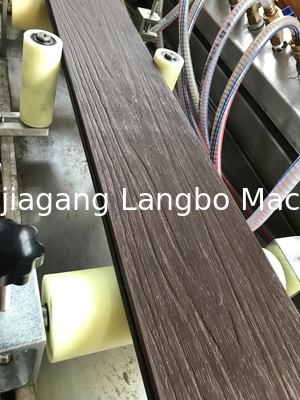 Holz-Plastik-Decking-Tür-Verbundlaminierungsmaschine / Präge-Maschine