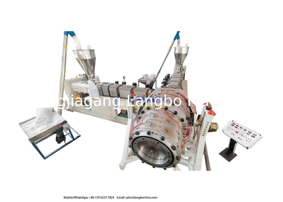 800-1200mm Dreischichtgroße PVC-Rohrmaschine für die Herstellung von Plastik-Abwasserrohren