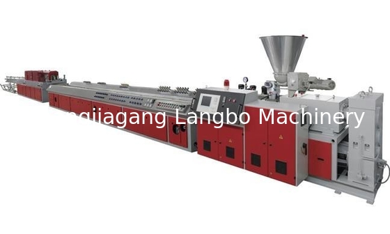 WPC-Maschine Holz-Kunststoff-Verbunddeckung Hohlmassivdeck-Bodenbelag Post-Verbundprofil Schiene Extrusions-Produktionslinie