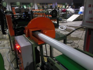 Einfach schraubende Extruder-Rohr-Produktionslinie PE-PVC-Belling-Maschinenherstellungslinie mit einer Kapazität von 120-800 kg/h