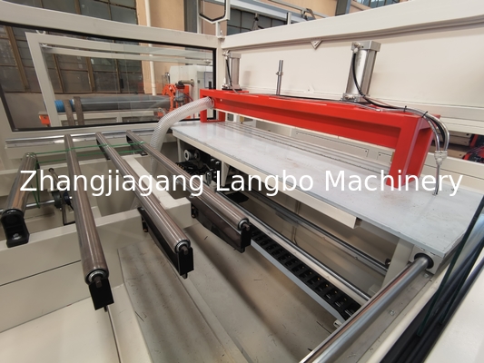 PVC-Fensterprofil-Extrusionsmaschine Extrusionsmaschine 1200mm PVC-Deckenplatten-Produktionslinie mit automatischer Handhabungsmaschine