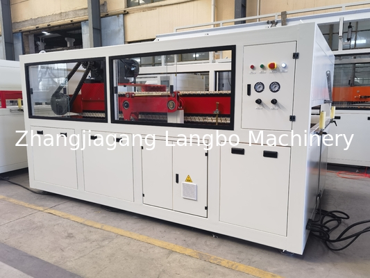 Maschine zur Herstellung von Plattenextrusionsplatten aus PVC für Decken- und Wandtüren