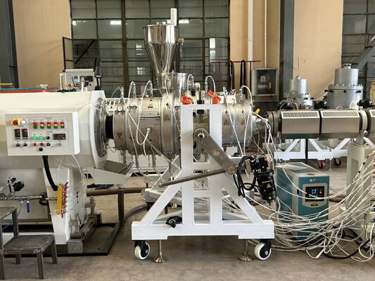 Motor Kunststoff Extruder HDPE Rohr Extrusion Produktionslinie Extrusionsmaschine