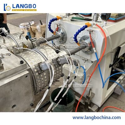 Automatische Doppelwellen-PVC-Rohr-Maschine, PVC-Schlauch-Produktionslinie