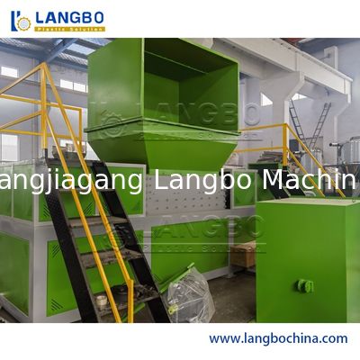 Vollautomatischer horizontaler Kunststoffabfall-Schredder-Zerkleinerer, neuer Motor, Zerkleinerung von PVC-Rohren, PE-Wellrohr, Recycling-Schredder-Maschine