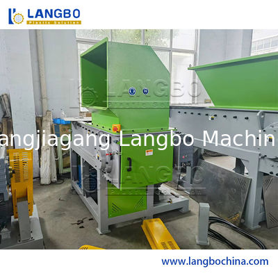 Doppelwellen-Kunststoffrecycling-Zerkleinerer mit 500-1000 kg/h Kapazität und 37 kW Motorleistung für Kunststoffrohre oder -profile
