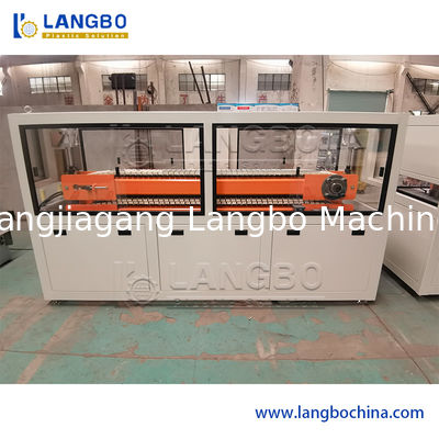 WPC-PVC-Plattenmaschine Verkleidung Dachwand-Platten-PVC-Deckenplatten Hohl Dekorationsplatten Profil Extrusionsmachung Extrudermaschine