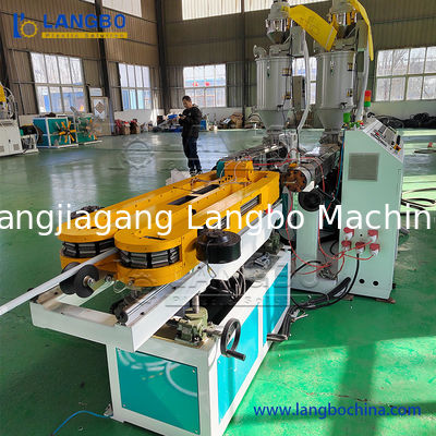 Fabrikpreis PVC Einwandgewölbte Rohrmachmaschine Kunststoff Extrusionslinie