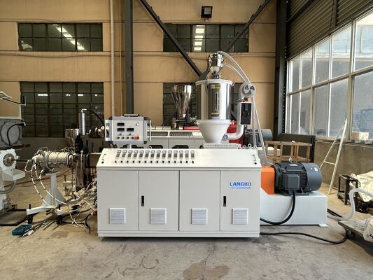 Automatische PET Rohr-Verdrängungs-Linie einzelnes Schrauben-Kunststoffrohr, das Maschinen-hohe Geschwindigkeit macht