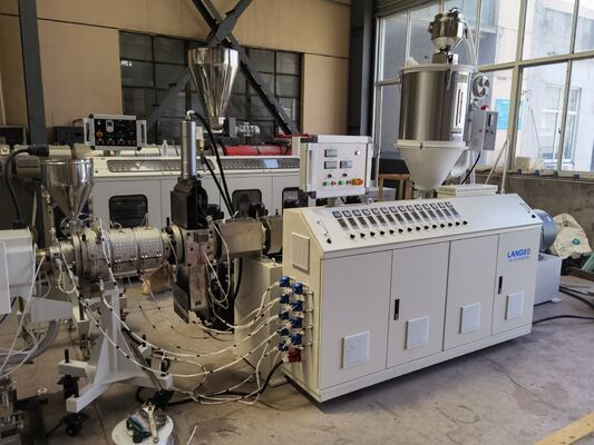 Automatische PET Rohr-Verdrängungs-Linie einzelnes Schrauben-Kunststoffrohr, das Maschinen-hohe Geschwindigkeit macht