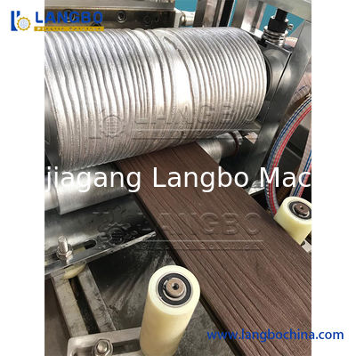 55/110 Konische Zwillingschraubenausdrücker WPC Profil Extrusionslinie mit 1180MM Profilgröße und 22KW Motorleistung