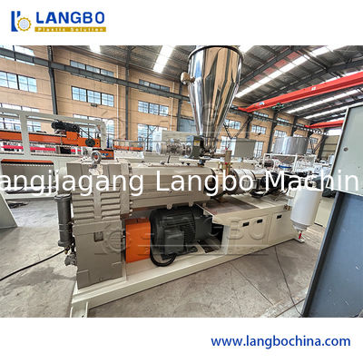 Spezielle WPC-Wand-Fertigungsstraße mit konischem Doppelschneckenextruder