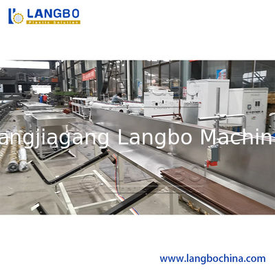 Spezielle WPC-Wand-Fertigungsstraße mit konischem Doppelschneckenextruder