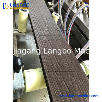 Spezielle WPC-Wand-Fertigungsstraße mit konischem Doppelschneckenextruder