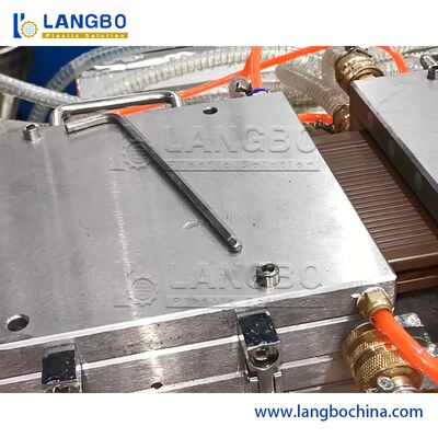 Populäre einfache bearbeitete WPC-Profil-Verdrängungs-Linie niedriger Energieverbrauch