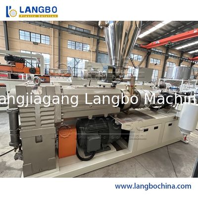 PVC-/WPC-Profil-Verdrängungs-Linie Siemens-Bewegungsdoppelt-Schrauben-Entwurf