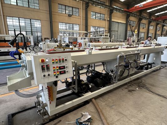 Maschine zur Herstellung von PVC-Rohren aus Kunststoff Pvc/upvc/cpvc/pvc-Rohrstrumpfmaschine