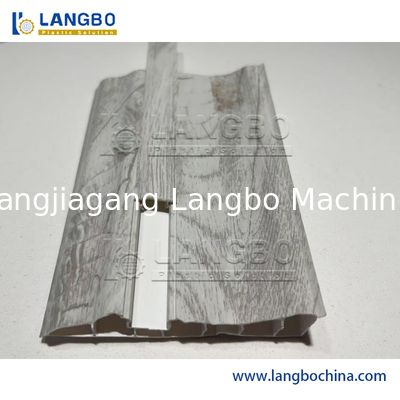 Doppelschnecken-PVC-Profil-Extrusionslinie für Sockelleisten und Terrassendielen mit CE-ISO-Zertifizierung und kundenspezifischer Spannung