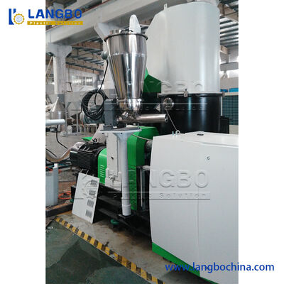 PLASTIK, DER PELLETISIERUNGS-LINIE MIT EINGEBAUTER AGGLOMERATIONS-MASCHINE AUFBEREITET