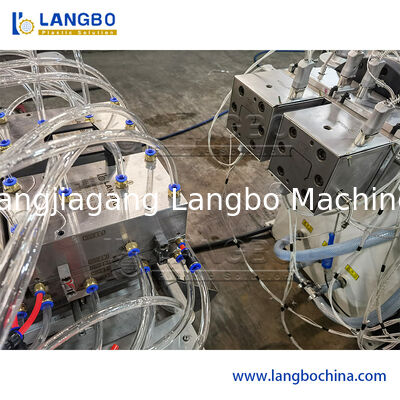 55/110 Kegel-Twin-Schraub-Extruder-PVC-Profil-Extrusionslinie für 1180mm-Kabel-Trunking mit 22KW-Motorleistung