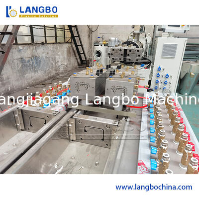 PVC-Kabelkanal-Extrusionsmaschine mit 55/110 konischem Doppelschneckenextruder für 1180 mm Profilgröße und 22 kW Motorleistung