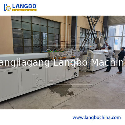 PVC PP PE ABS L-förmige Kunststoffprofil-Extrusionsmaschine Produktionslinie mit unterschiedlicher Formform