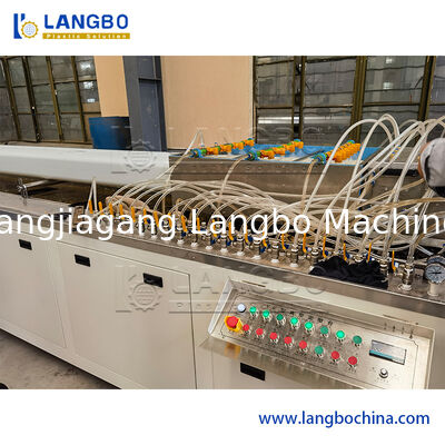 PVC-PET pp. WPC Tür-Boden-dekorative Profil-Brett-Gremiums-Verdrängungs-Fertigungsstraße