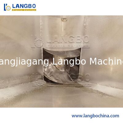 Vertikaltrockner für die Dehydrierung von feuchten Futtermittelgranulaten