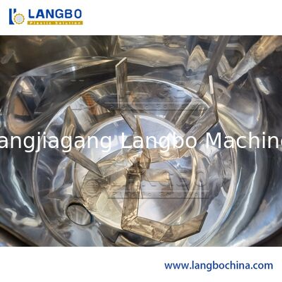 Vertikaler Mischer aus Kunststofffarbe für Granulat- oder Pulvermaterial mit Vakuumförderer