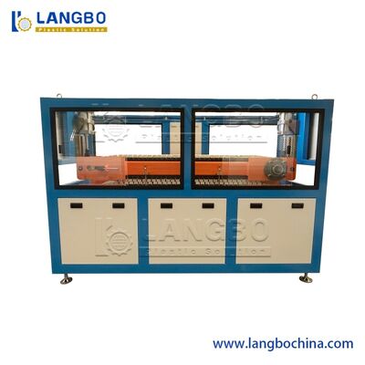 Produktionslinie für Kunststoff-Extrusionsprodukte für WPC-PVC-Skirtenplatten