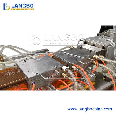 WPC-Decken-Wandplatten Zaun Fenster Tür Brett Ecke Perlen Decking Rollerläden Kabel Trunking Profil Herstellung Maschine