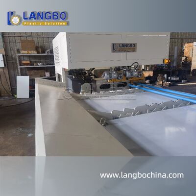 Rohrklangemaschine. Anpassbare Ausbaugrößen, die unterschiedlichen Rohrbedürfnissen entsprechen.