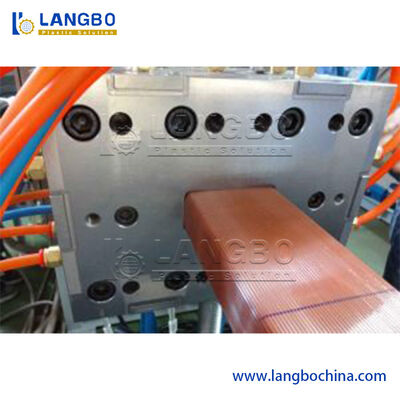 WPC-Terrassendielenmaschine | Gesteuerte Kühlung zur Reduzierung von Brettverzug