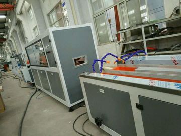 Doppelschrauben-PVC-Profil-Verdrängungs-Maschinen-elektrisches Kabel Trunking-Herstellung