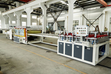 Konische doppelte Extruder PVC-Schaum-Brett-Verdrängungs-Linie, PVC-Schaum-Brett, das Maschine herstellt